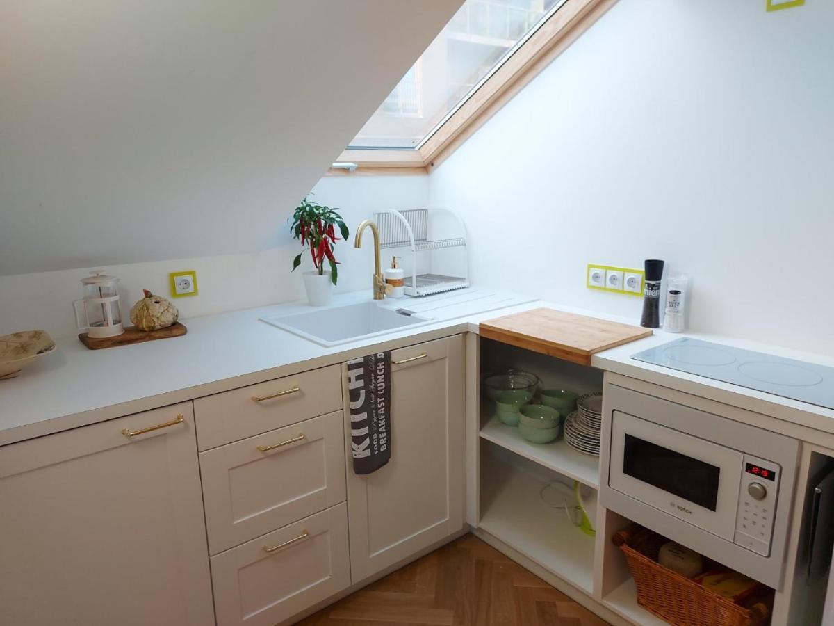 Modern History Apartment Tallinn Buitenkant foto