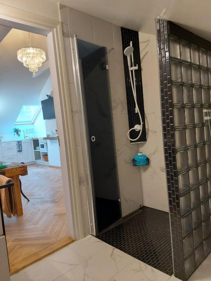 Modern History Apartment Tallinn Buitenkant foto