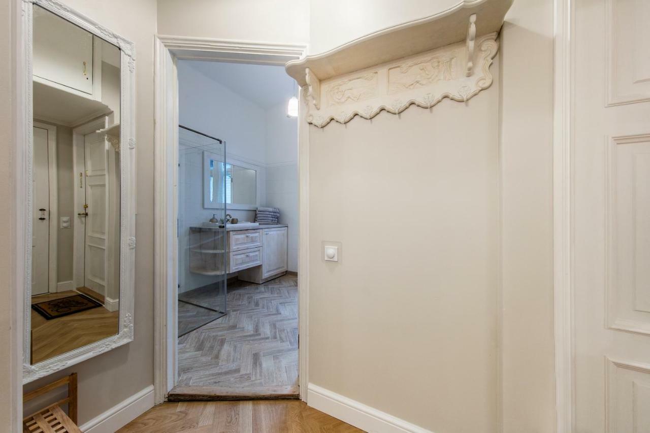 Modern History Apartment Tallinn Buitenkant foto