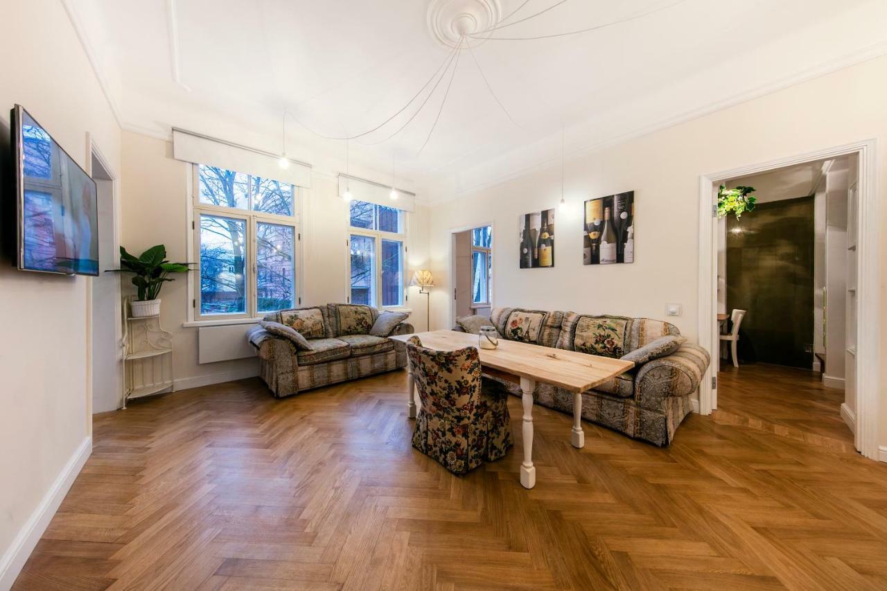 Modern History Apartment Tallinn Buitenkant foto