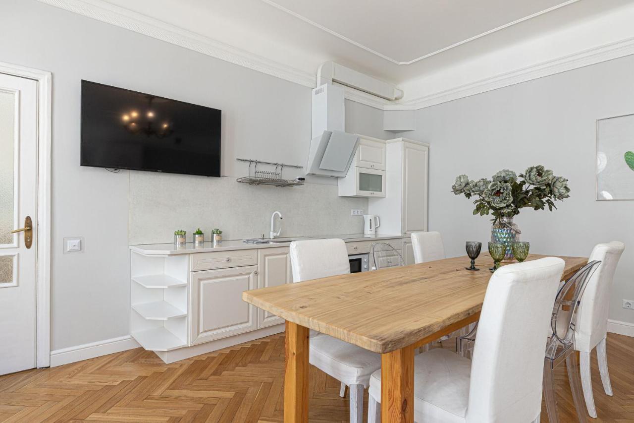 Modern History Apartment Tallinn Buitenkant foto