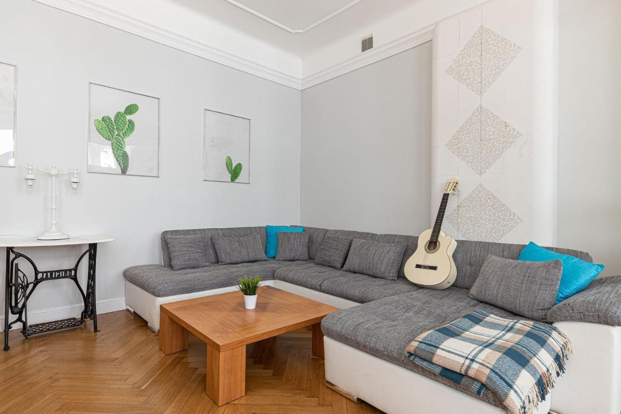 Modern History Apartment Tallinn Buitenkant foto