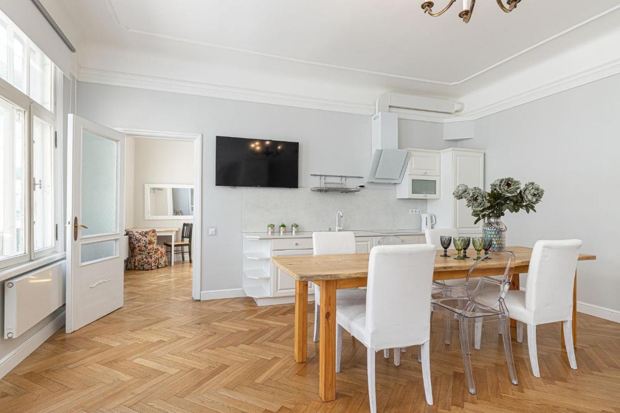 Modern History Apartment Tallinn Buitenkant foto