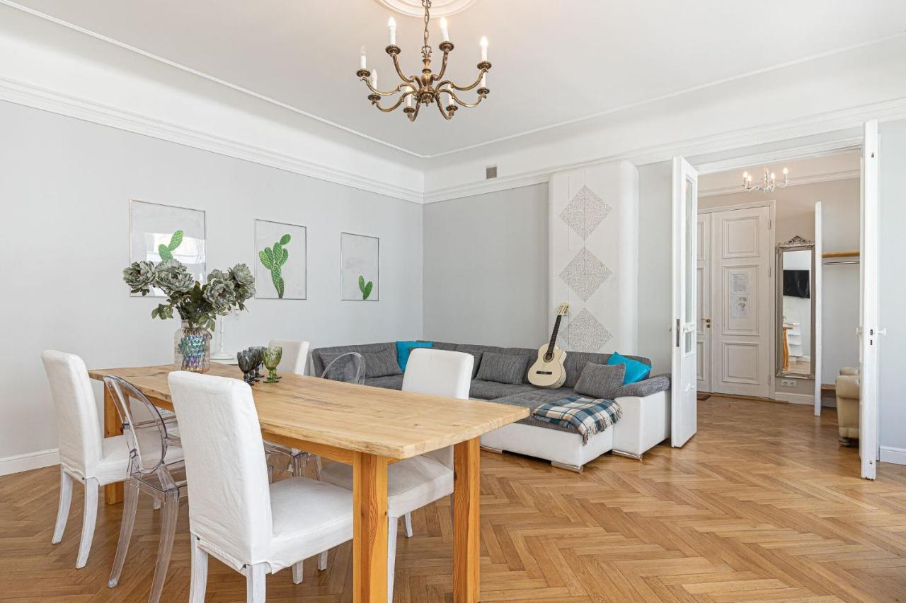 Modern History Apartment Tallinn Buitenkant foto